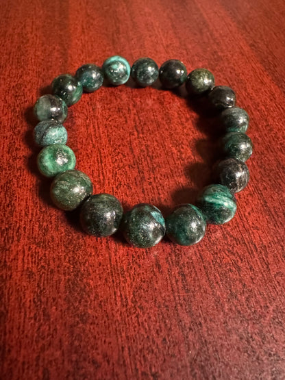 Emerald stone bracelet